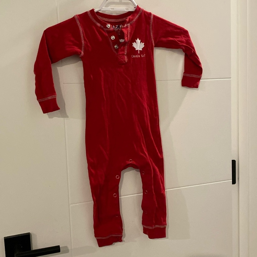 ♦️5 for $15♦️ 12-18month boy girl toddler baby footless pj Canada theme